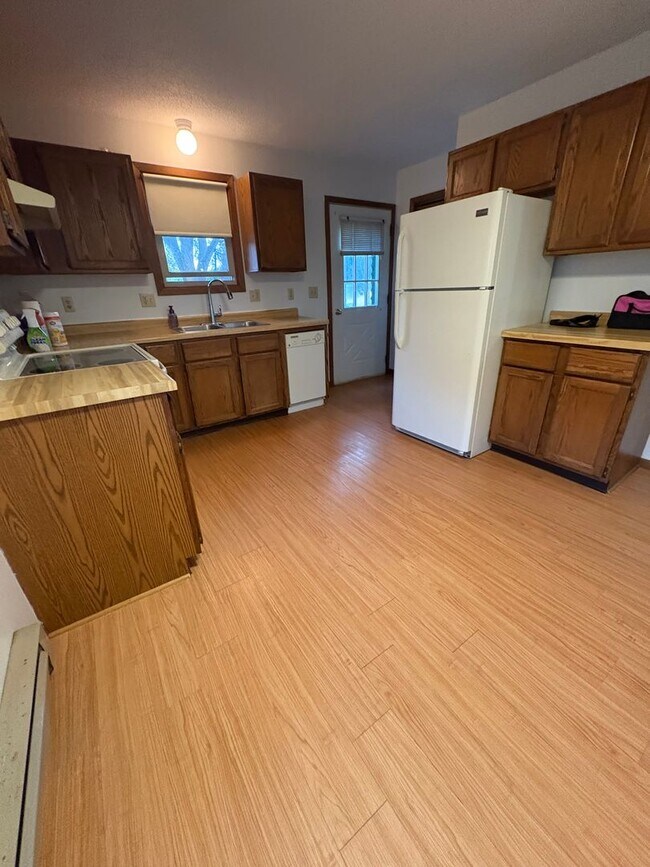 Building Photo - CB-1