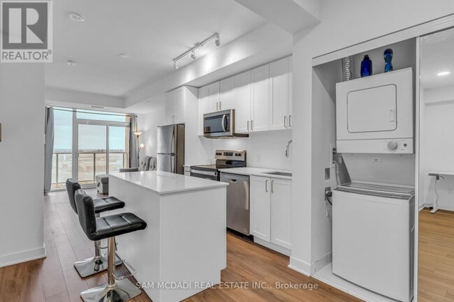 Building Photo - 2782 Barton St E