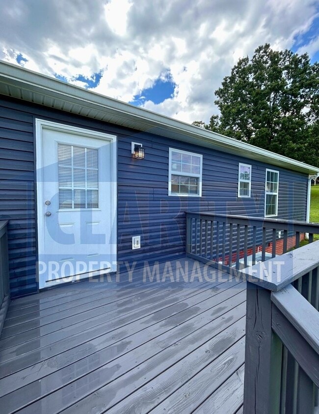 Foto del edificio - Two bedroom townhome w/garage!
