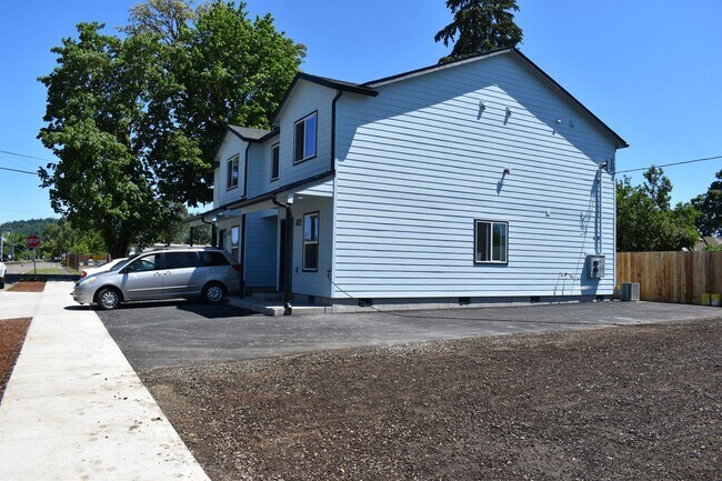 Foto del edificio - A St Townhomes