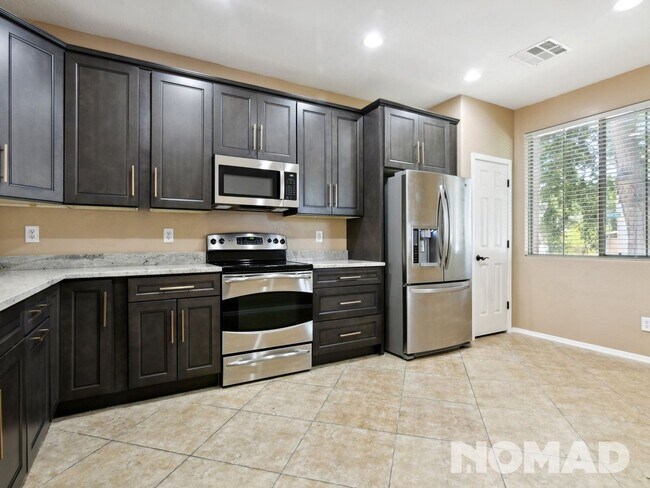 Building Photo - Newly Remodeled 3 Bed/3 Bath with a huge L...