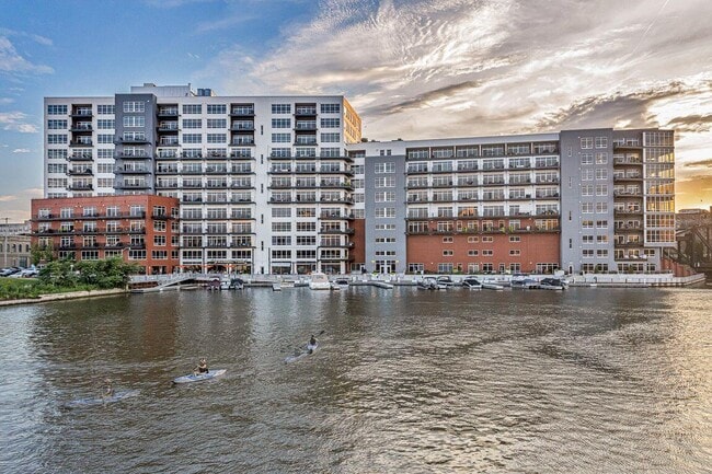 Building Photo - 106 W Seeboth St