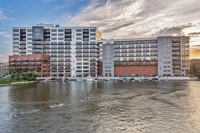 Foto del edificio - 106 W Seeboth St