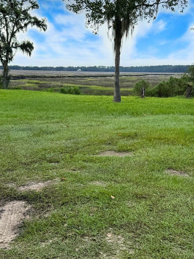 Building Photo - Spacious 5-Bedroom, 3-Bath Home with Marsh...