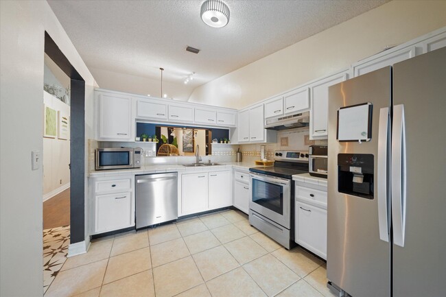 Foto del edificio - 6060 NW 92nd Ave