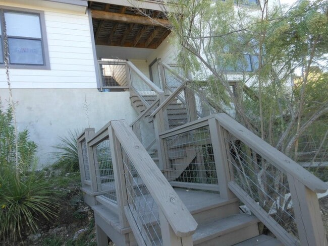 Building Photo - 400 Eagles Nest Dr