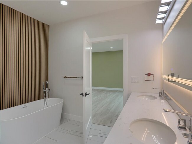 Building Photo - 51 Franklin Dr