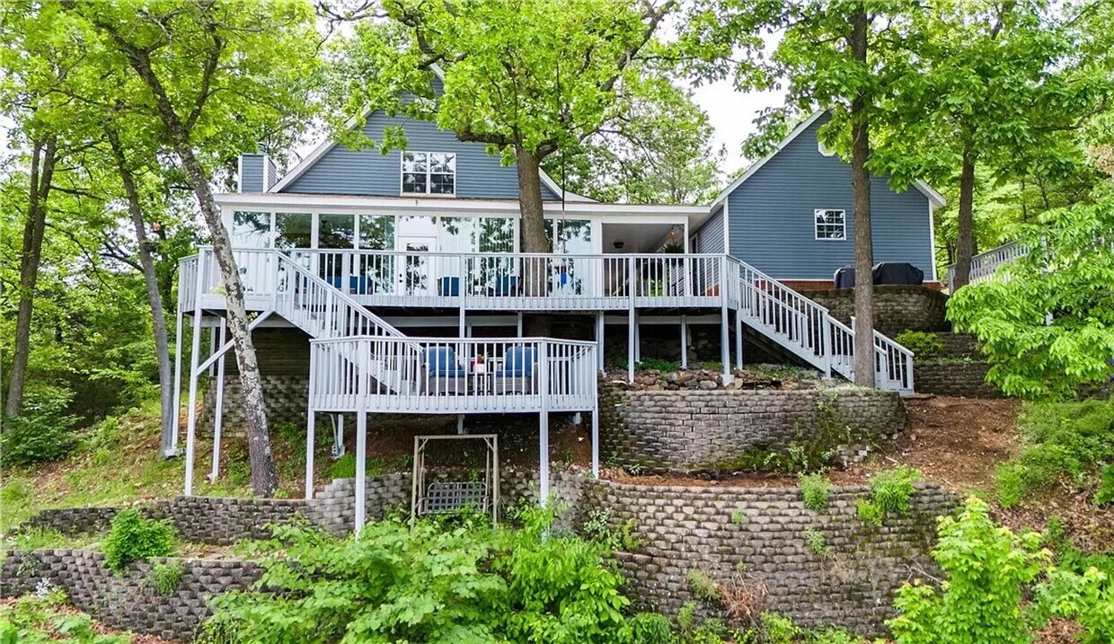 Primary Photo - Gorgeous Home on the White River!!