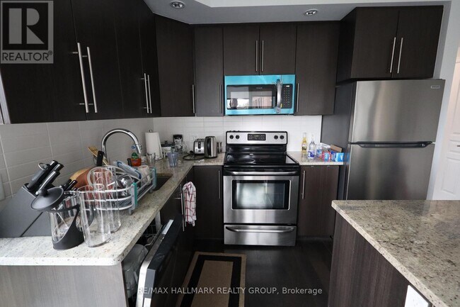 Building Photo - 238 Besserer St