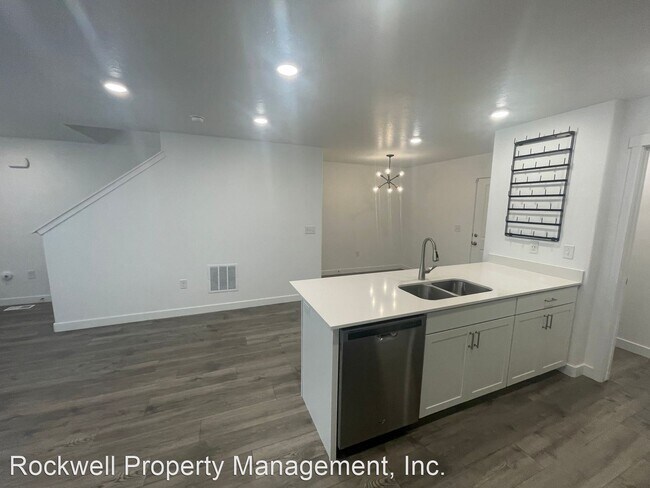 Building Photo - 3 br, 2 bath House - 2821 N Airmen Ave.