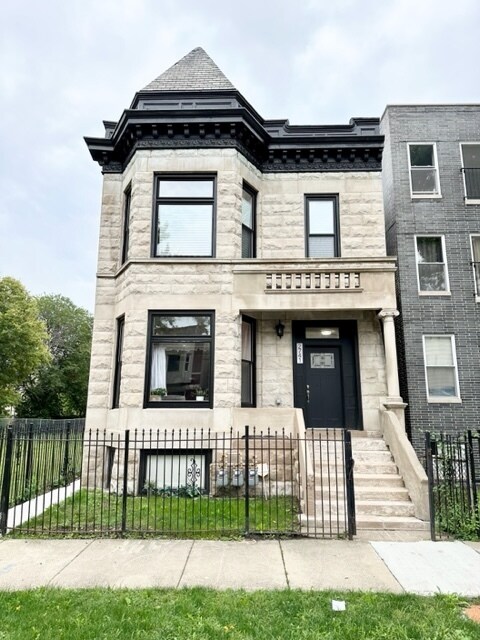 Foto principal - 2741 W Wilcox St