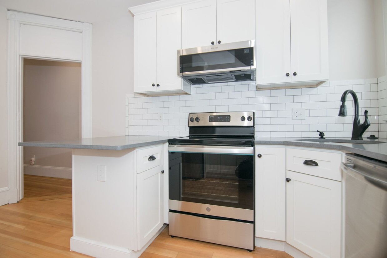 Foto principal - HOT ALLSTON LISTING!!!!