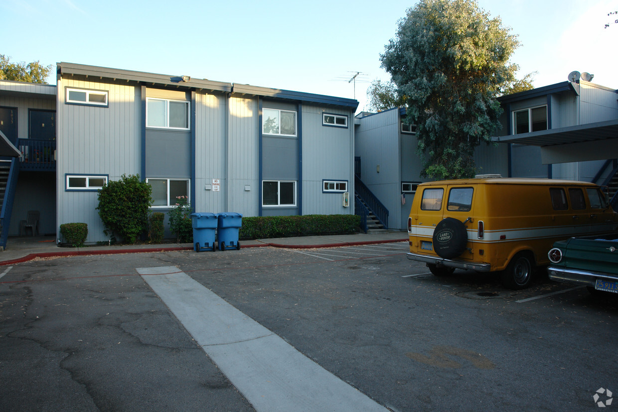 Primary Photo - Colorado Park Apartments