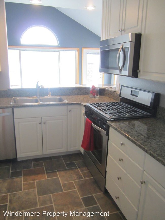 Foto del edificio - 2674 Lake Whatcom Blvd