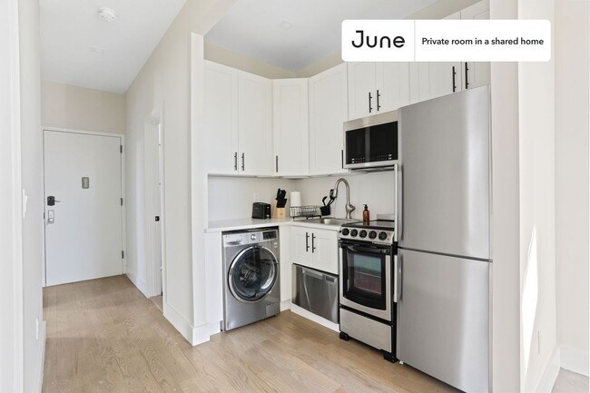 Building Photo - Room in Shared 3 bed/1 bath home in Park Slope