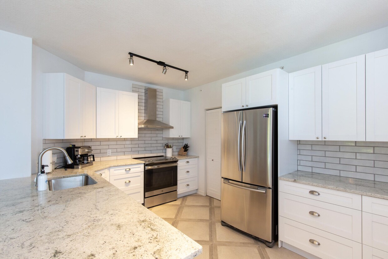 11770 St Andrews Place Unit 201, Wellington, FL 33414 Condo for Rent