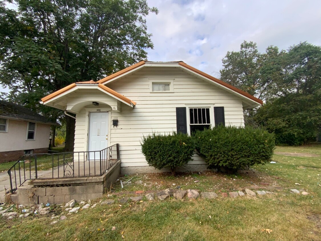 Primary Photo - 230 S Virginia Ave
