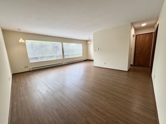 Sala de estar - 540 Williams Ave N