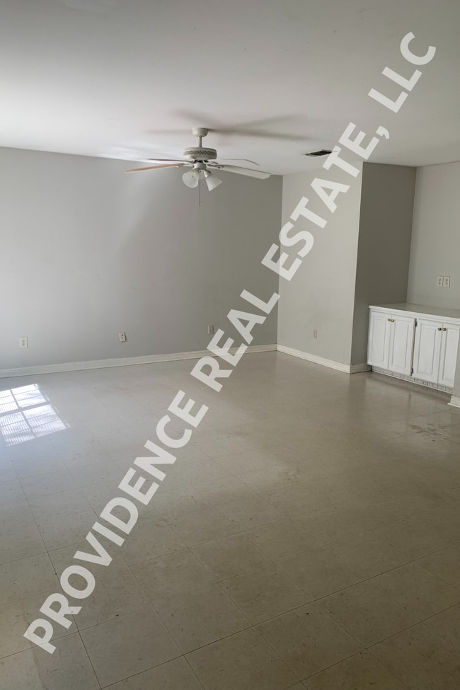 Building Photo - 3210 Sutton Dr