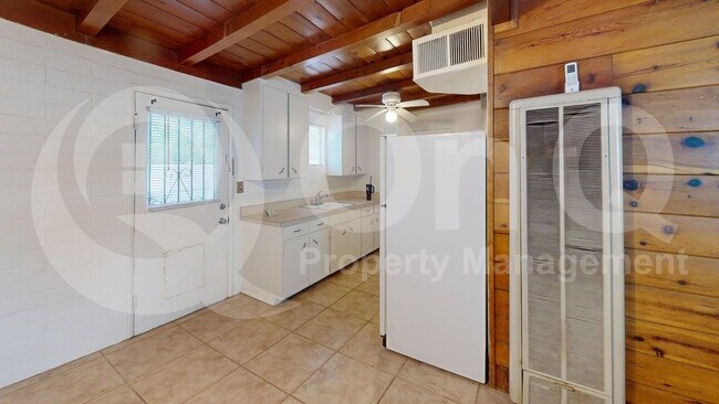 Building Photo - 3564 E Kleindale Rd