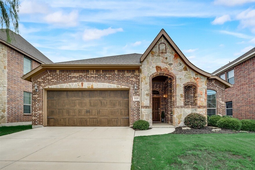Primary Photo - 1325 Realoaks Dr