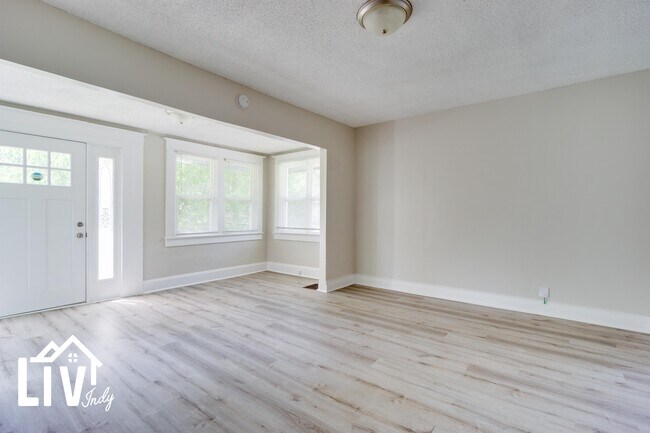 Foto del edificio - 1037 N Temple Ave
