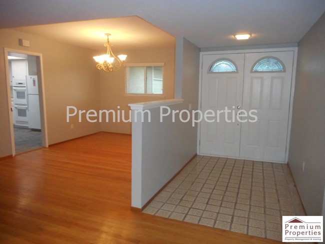 Building Photo - 3035 Barrymore Dr