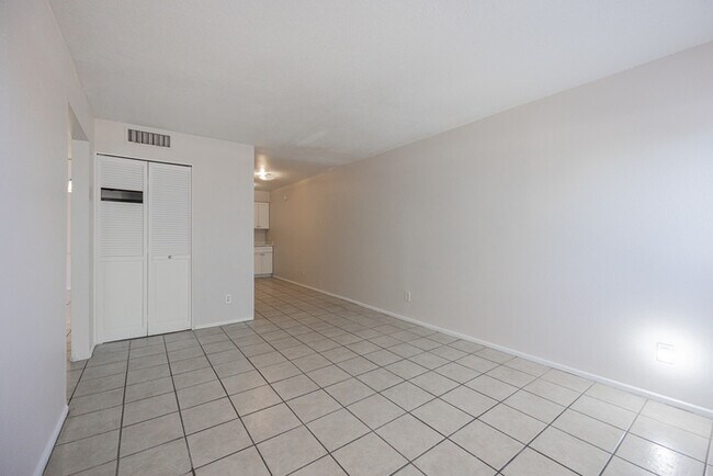 Foto del edificio - 2344 E Broadway Rd