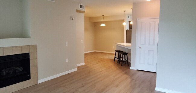 Building Photo - 2133 Krisron Rd