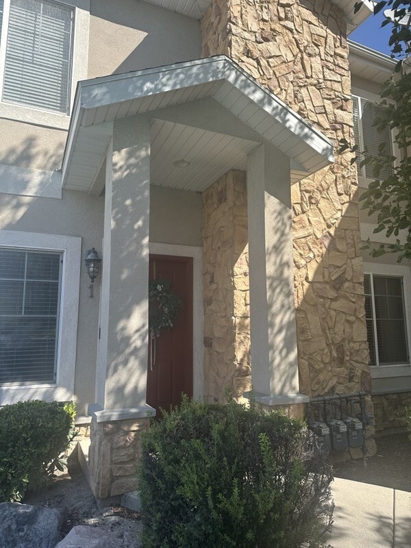 Building Photo - 1052 Canyon Meadow Dr