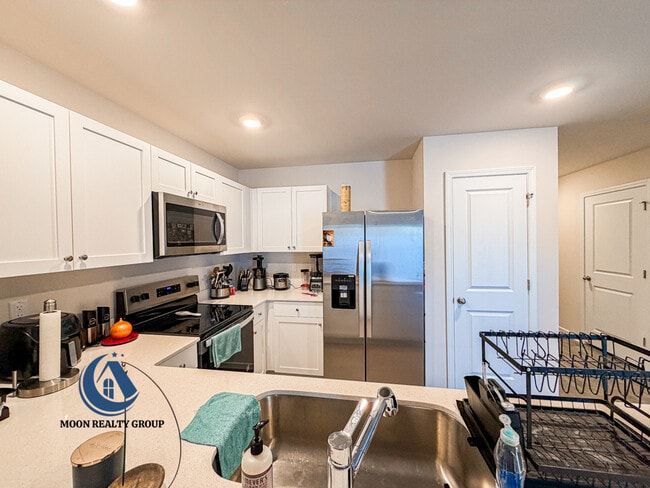 Foto del edificio - 119 Seymour Vlg Dr