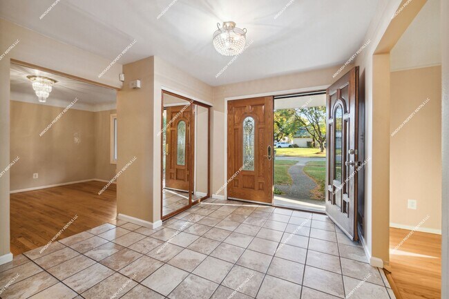 Foto del edificio - Rare Rental Opportunity: 4-Bedroom, 2.5-Ba...