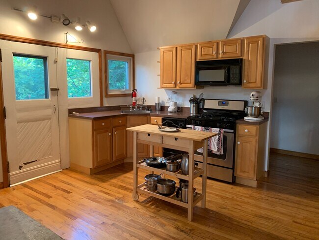 kitchen with door to patio - 5636 Bartlett St