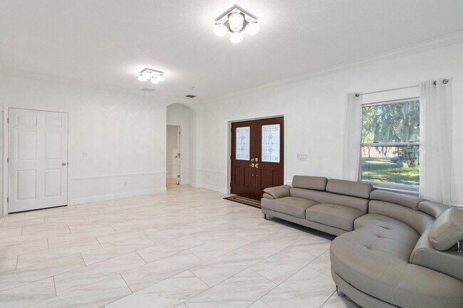 Building Photo - Beautiful Remodeled 3/2 Lakefront Home On ...