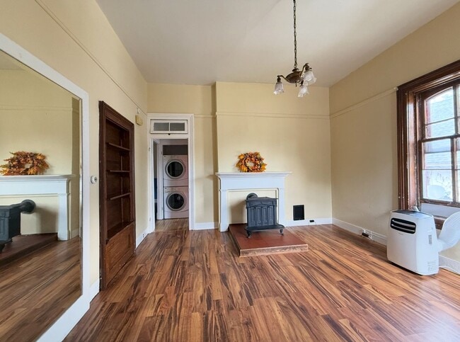Photo - LARGE upstairs....2 Bedroom 1 Bath Apartment