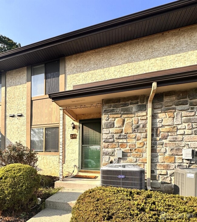 Building Photo - 249 Hampshire Dr