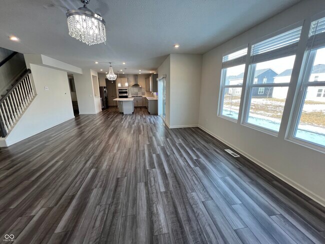 Foto del edificio - 5374 Noble Crossing Pkwy W