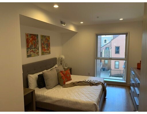 Foto del edificio - 362-364 W Broadway
