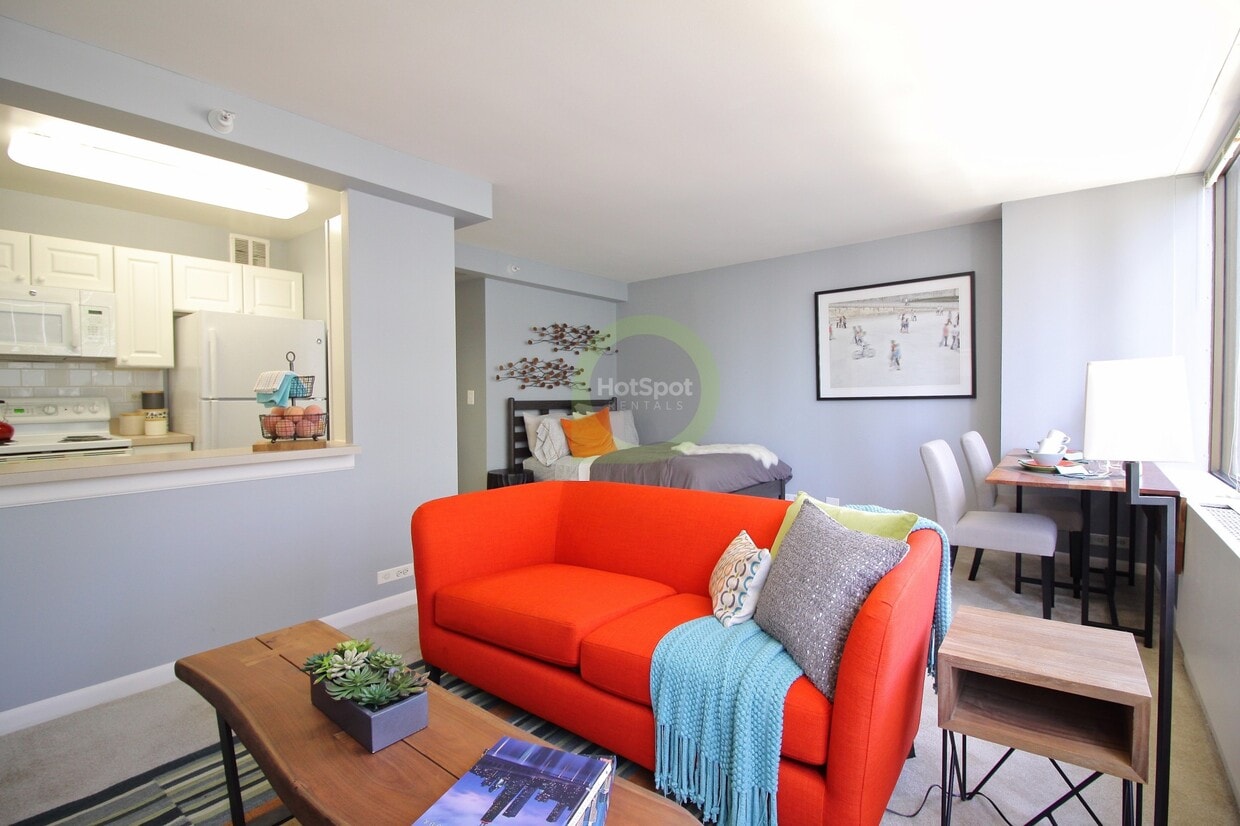 Photo - 323 E Ontario St (Chicago, IL)