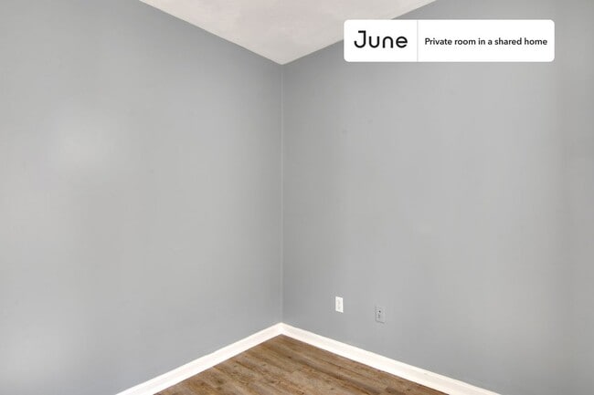 Building Photo - Room in Shared 3 bed/1 bath home