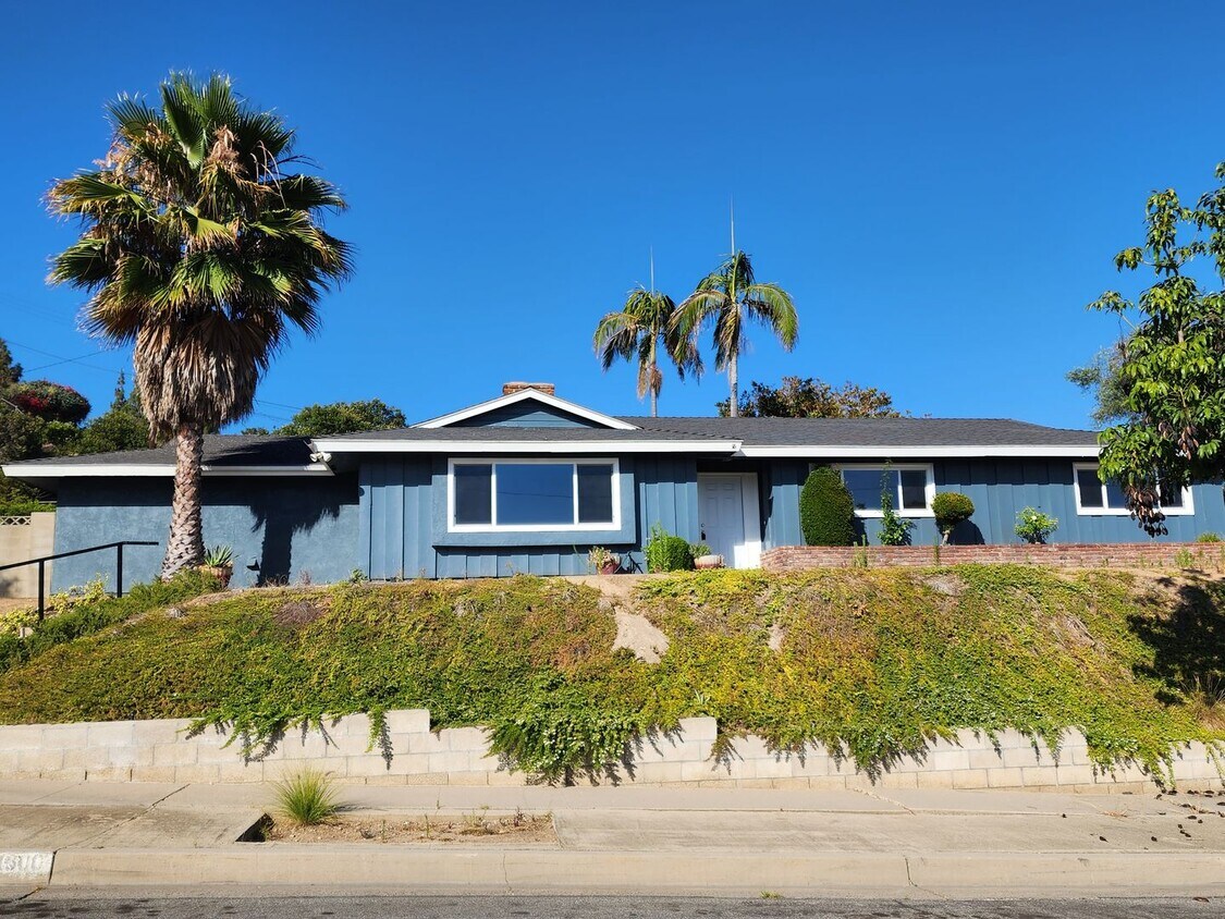 Foto principal - Beautiful Newly Renovated 3 Bedroom 2 Bath...