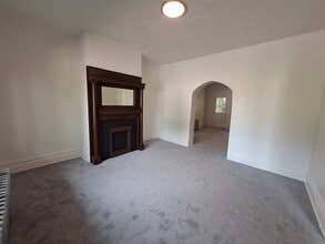 Building Photo - 122 Sherman St