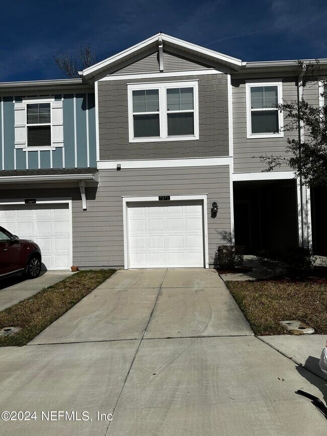 Building Photo - 7371 Palm Hills Dr