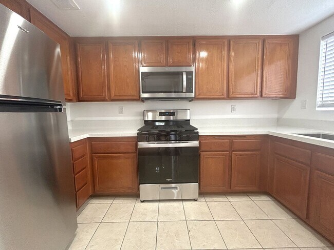 Foto del edificio - SUNDIAL DRIVE #E, CHINO HILLS 91709 - (2 BED / 2 BATH)