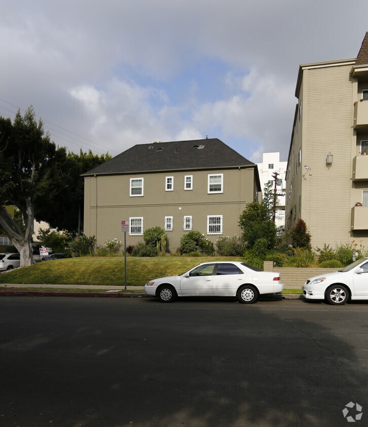 Building Photo - 4555 W 4th St