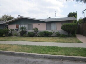 Building Photo - 920 Newport Ave