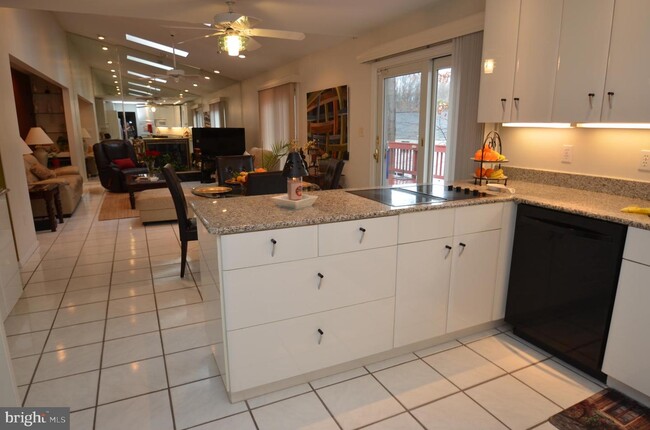 Building Photo - 8452 Broken Arrow Ct