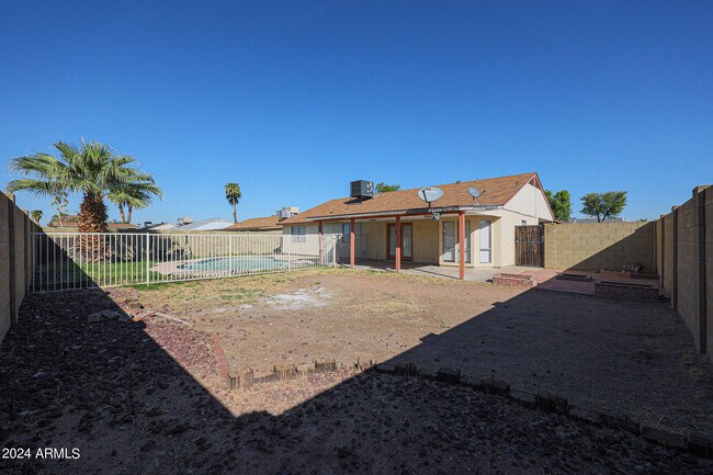 Foto del edificio - 7119 W Cameron Dr