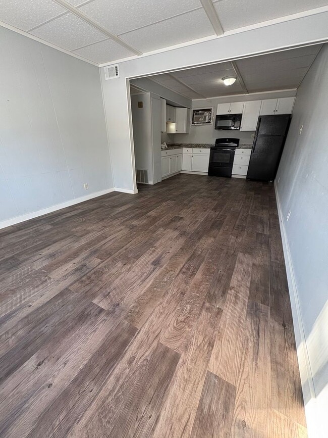 Building Photo - AI - 05 - Avon St