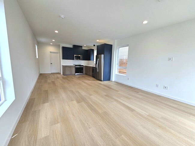 Building Photo - 920 16th Ave